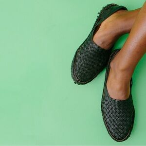 NWT Women’s Mohinder Woven Flat Sandals, Black Size 10